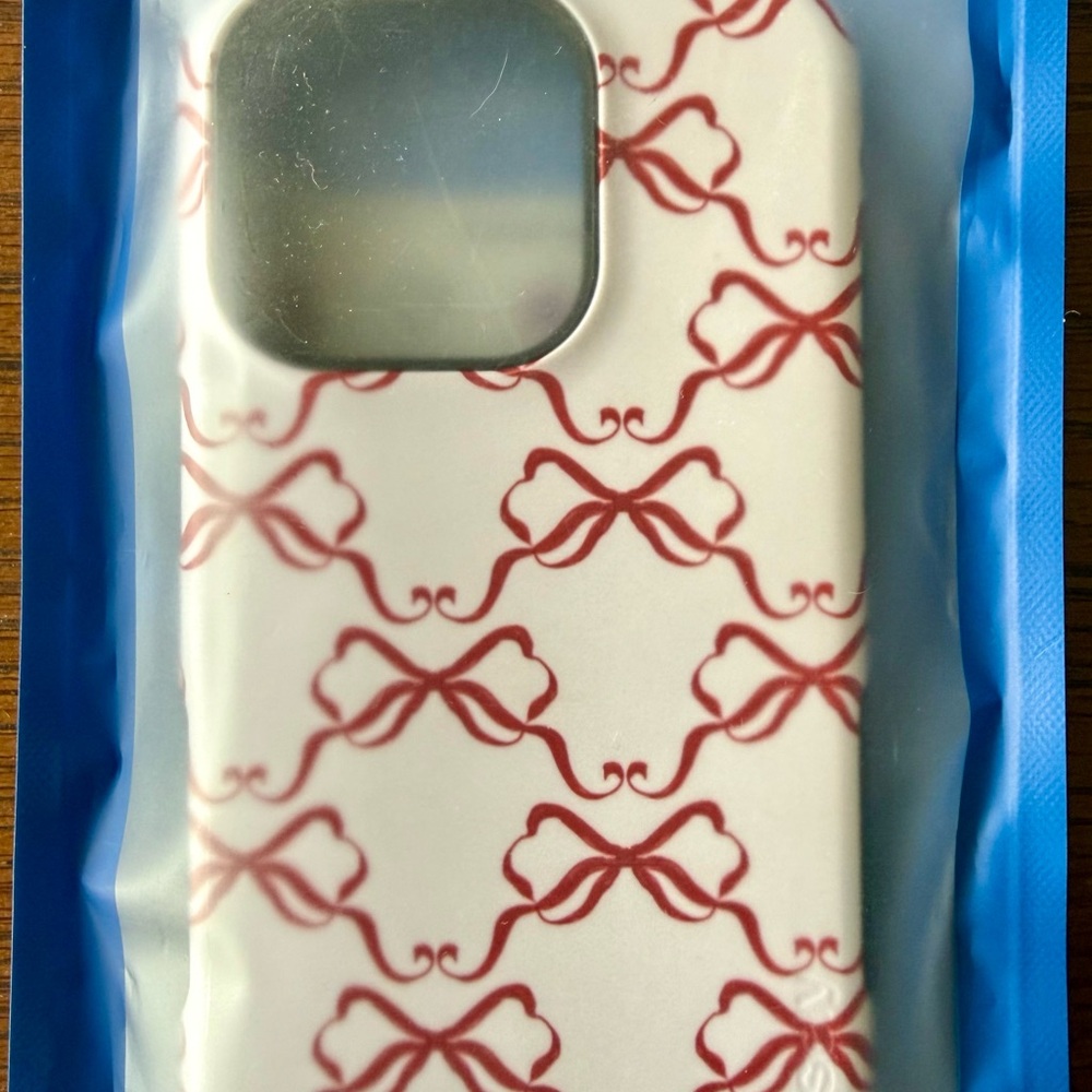 White Phone Case with Red Bow Pattern - Protective iPhone Cover Iphone 16 pro